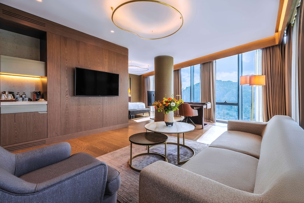 Junior Suite, City View with Lounge Access - Photo 9