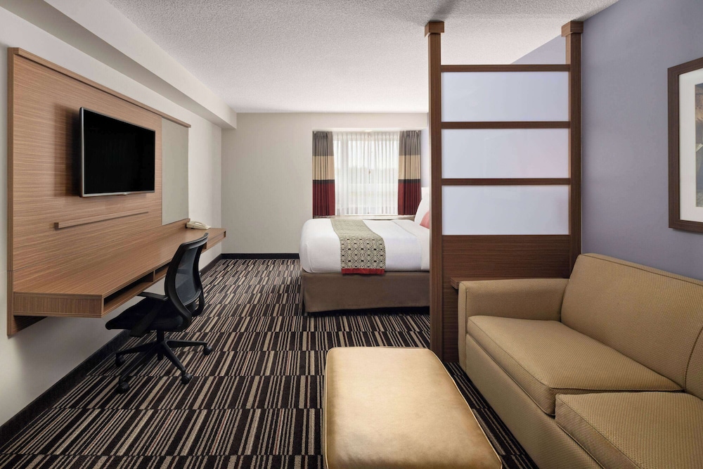 Suite, 1 Queen Bed, Non Smoking photo 1