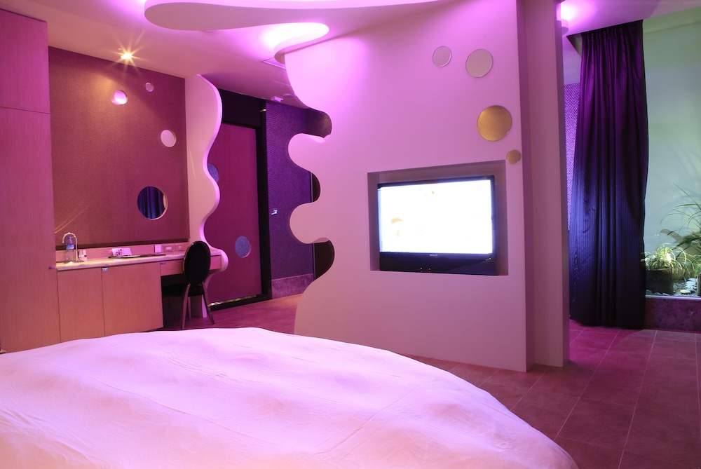 Deluxe Double Room Check in time starts from 6pm photo 3