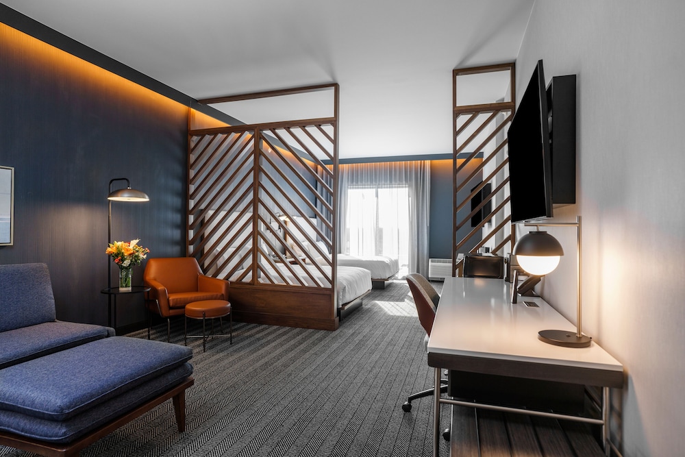 Suite, 2 Queen Beds (Mobility Accessible, Roll-In Shower)