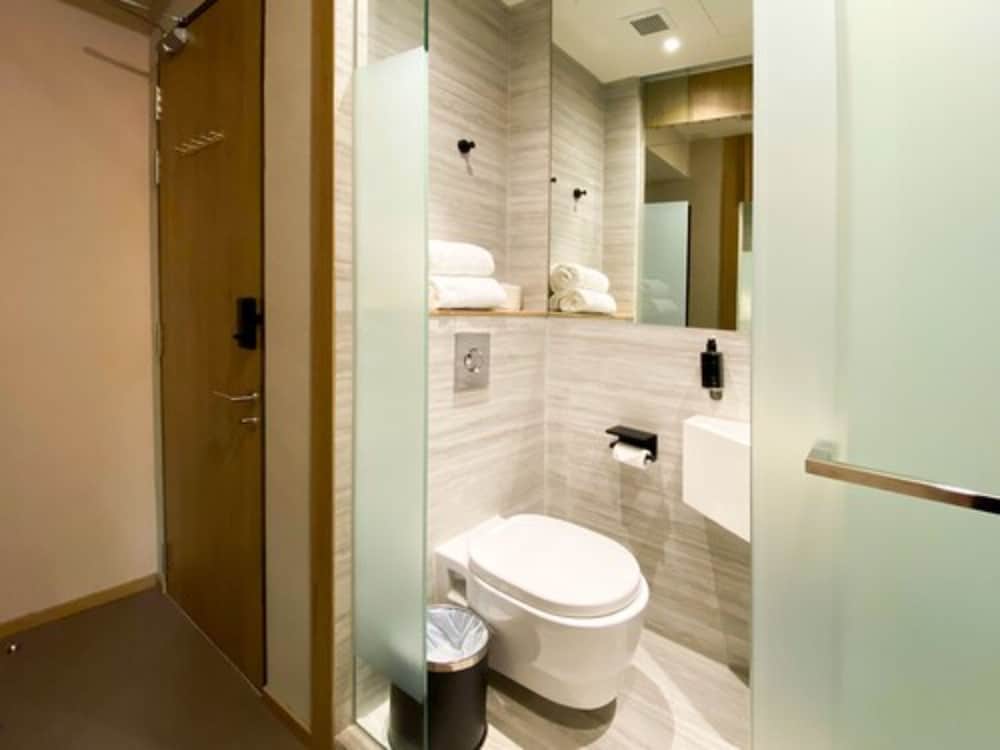 Cabin M, Window, Private Bathroom