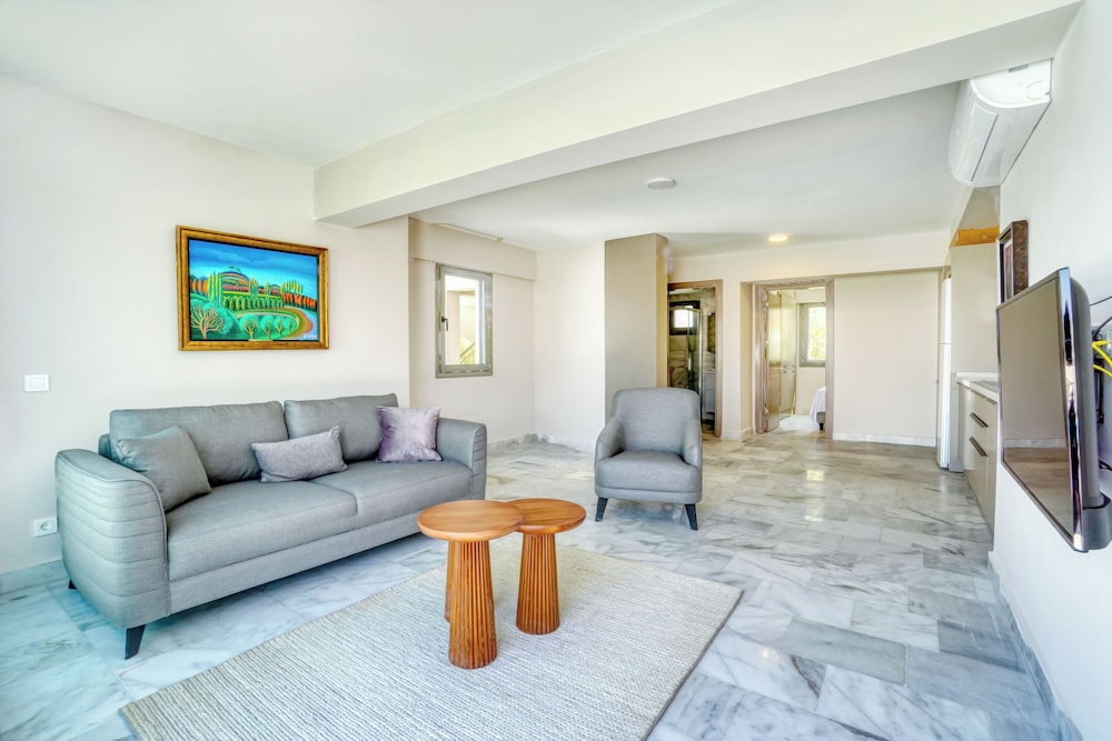 Condo, 1 Bedroom, Partial Sea View