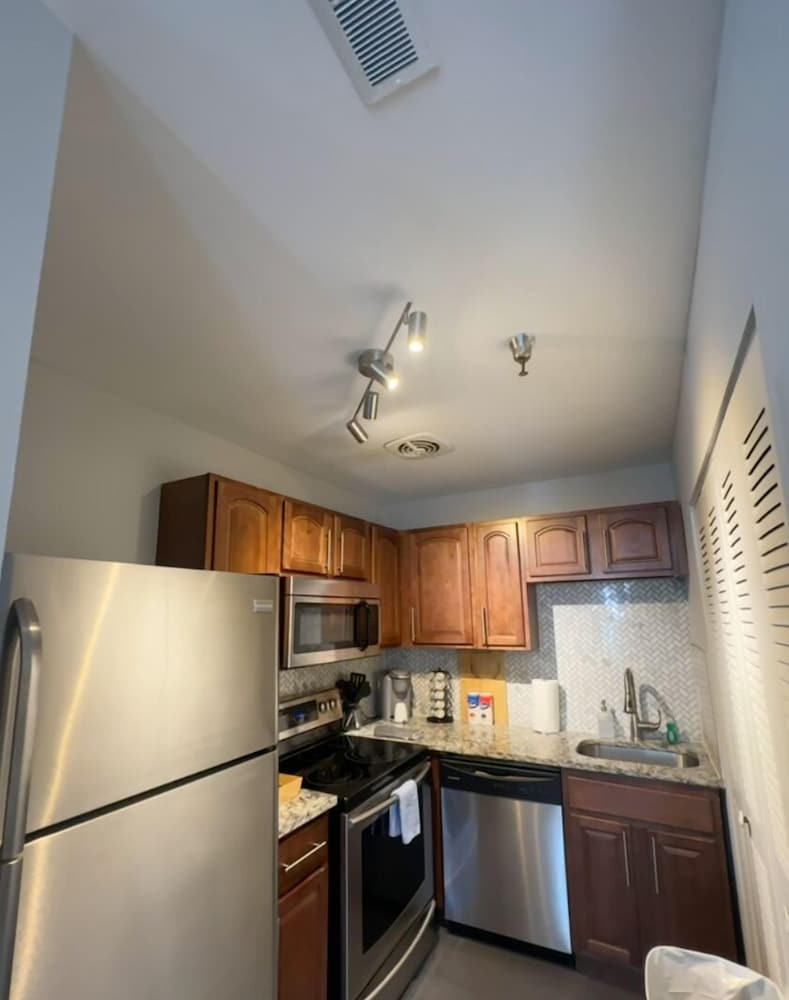 Basic Apartment, 1 Queen Bed, Non Smoking, Kitchen photo 1