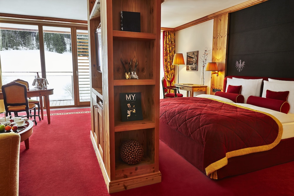 Classic Room (Deluxe Junior Suite) photo 1