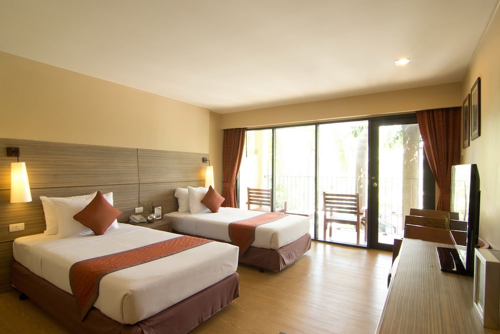 Superior Room, Pool View - Photo 2