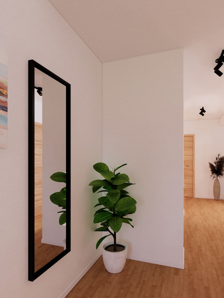 House (Seven Bedroom Holiday Home With Swimm)