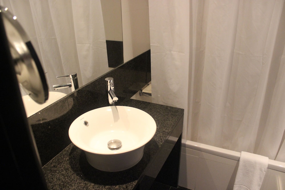 Standard Double Room - Photo 8