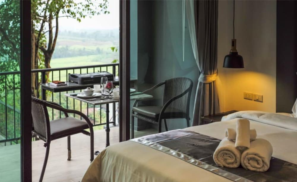 Luxury Studio Suite, 1 Bedroom, Pool Access, Hill View photo 2
