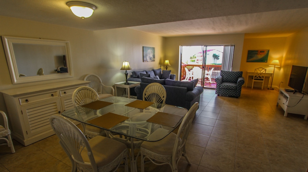 Basic Apartment photo 2