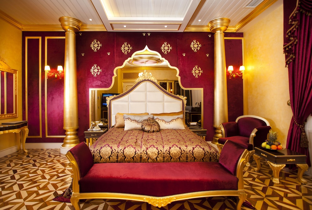 Suite - Photo 1