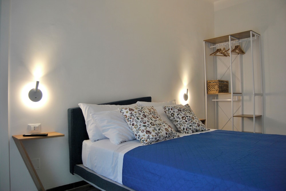 Comfort Room, City View
