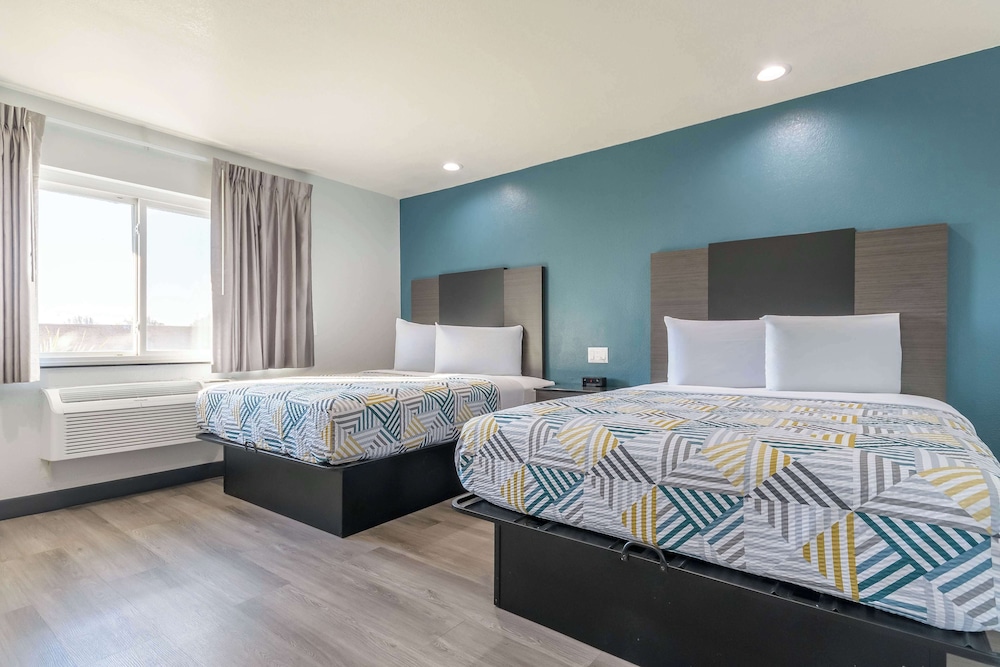 Standard Suite, 2 Queen Beds, Non Smoking, Refrigerator & Microwave - Photo 2