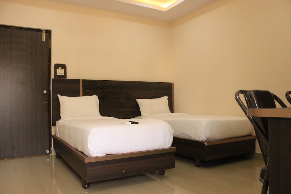Standard Double Room - Photo 9