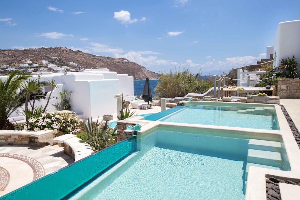 Suite with Pool - Photo 13