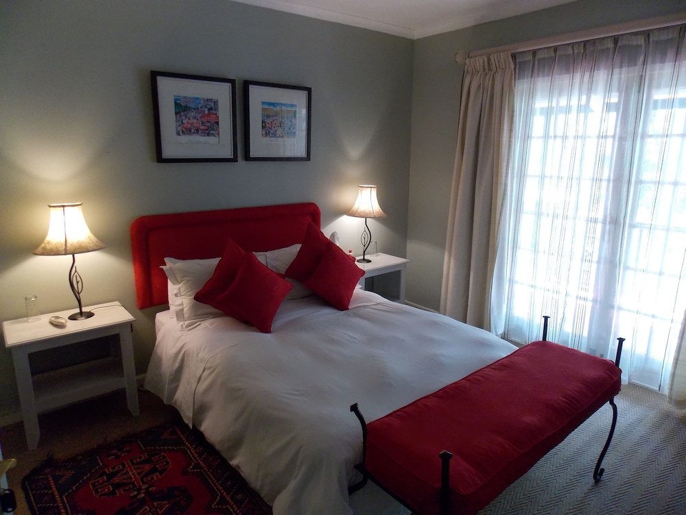 Comfort Room, 1 Bedroom (Revolution) photo 1