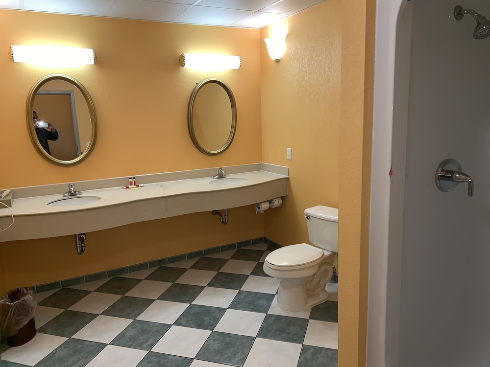 Presidential Suite, 1 King Bed, Non Smoking - Photo 9