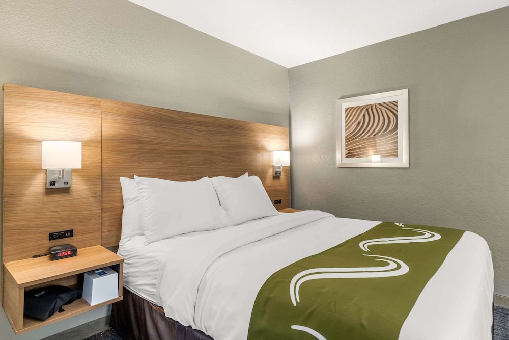 Standard Room, 1 Queen Bed, Non Smoking - Photo 3