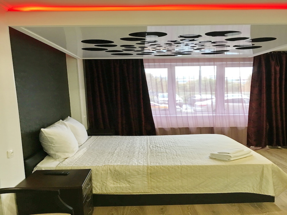 Signature Room, Hot Tub (Crocus) photo 2