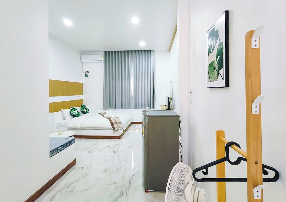 Deluxe Room, Pool View - Photo 8