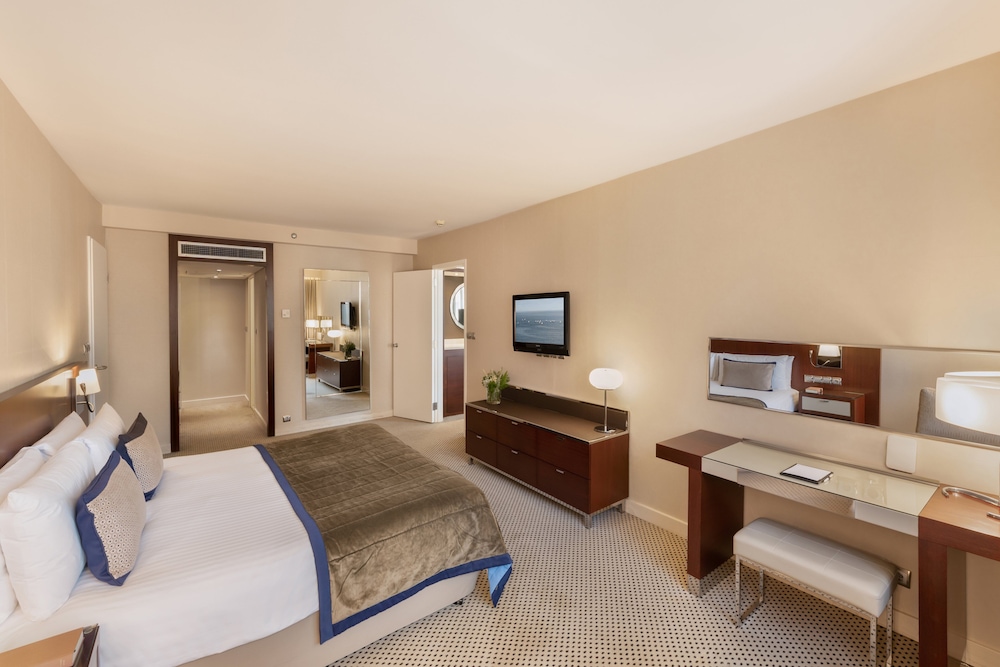 Suite, 1 Bedroom, Balcony photo 3