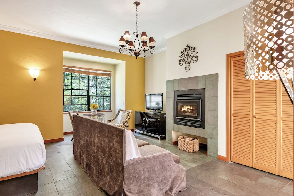 Premium Villa, 1 King Bed photo 2