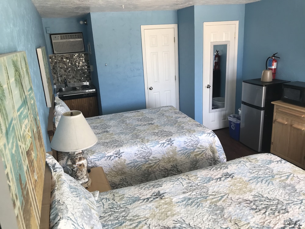 Family Room, Kitchenette photo 1
