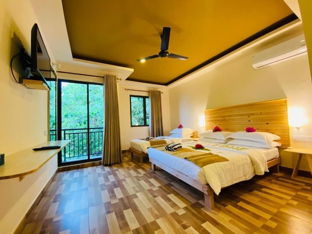 Comfort Twin With Island View & Balcony photo 1