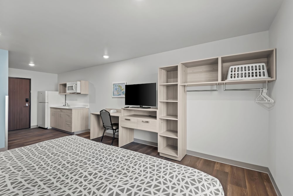 Suite, 1 King Bed, Accessible, Non Smoking photo 3