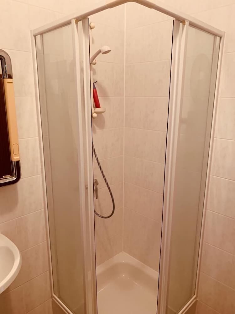 Triple Room - Photo 9