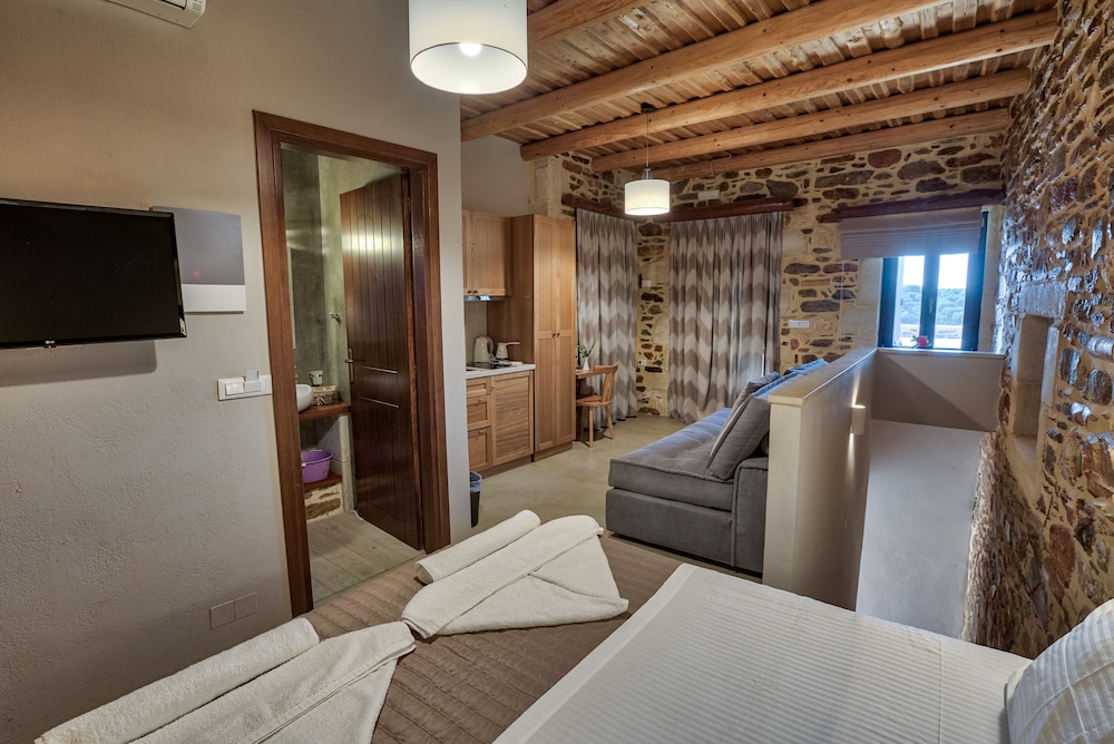 Exclusive Suite with Jacuzzi and Veranda photo 2