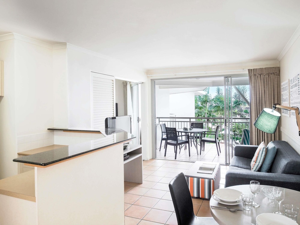 Room, 1 Bedroom, Pool View