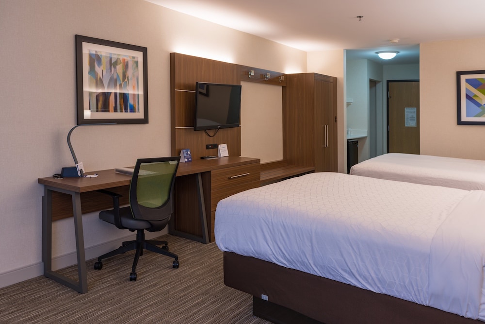 Standard Room, 2 Queen Beds, Accessible Bathtub (Communications, Accessible Tub) - Photo 6