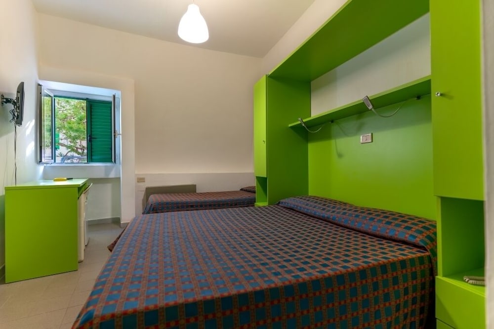 Basic Triple Room - Photo 1