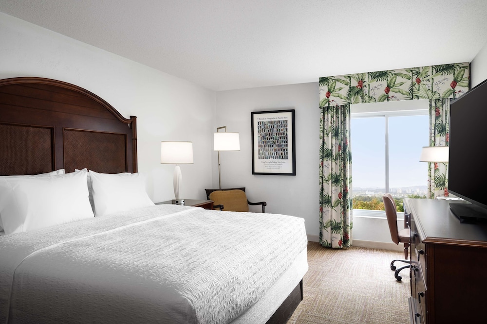 Suite, 1 King Bed, Non Smoking - Photo 2