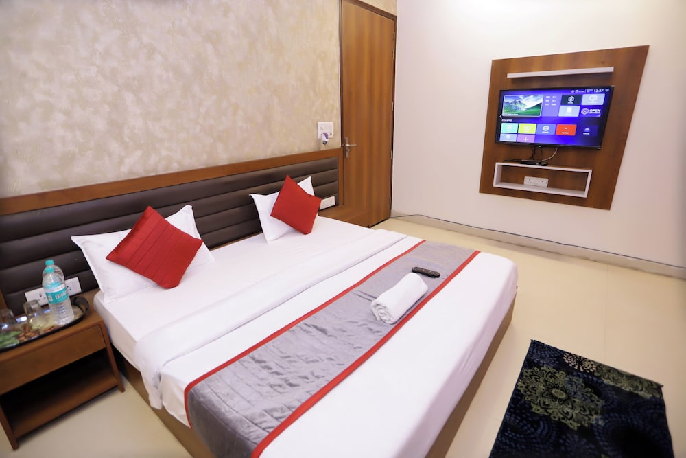 Deluxe Room - Photo 10