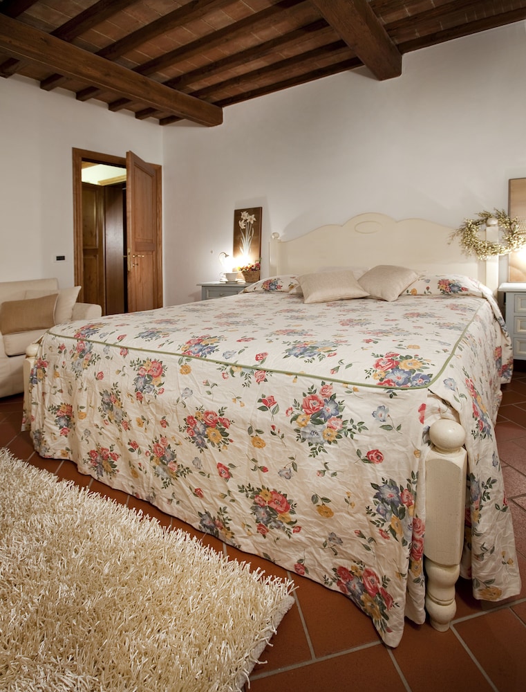 Traditional Apartment, 1 Bedroom, Private Bathroom, Ground Floor photo 3