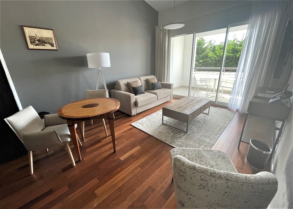 Deluxe Suite, Terrace - Photo 2