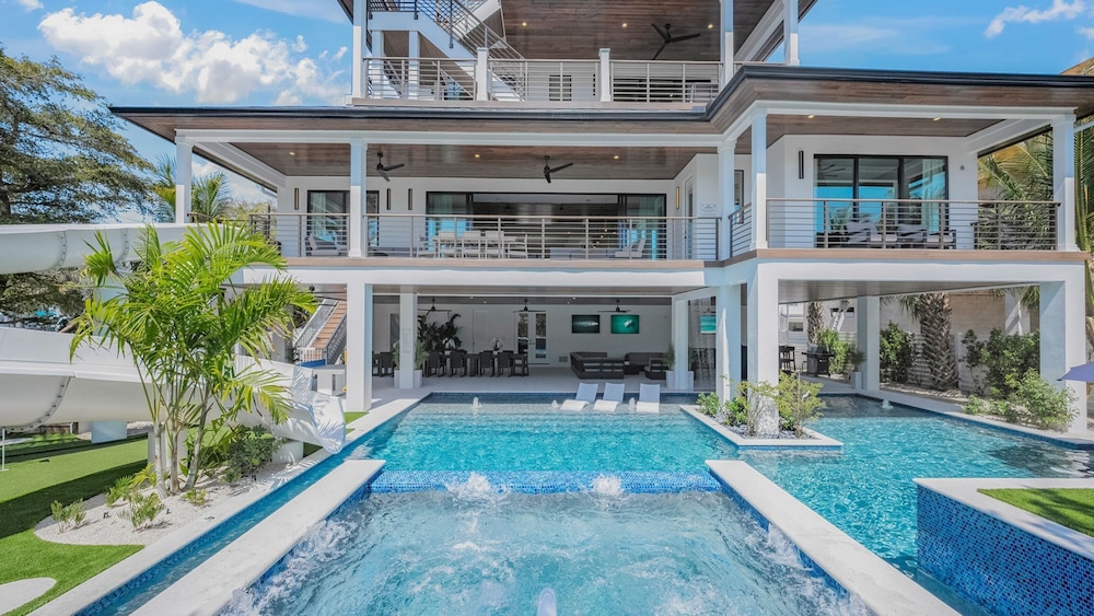 Deep Blue Sea in Sarasota, 사진 8