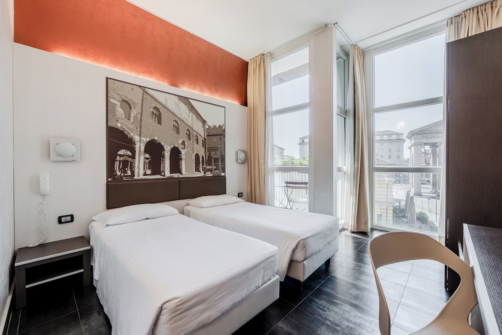 Deluxe Twin Room, Ensuite, Canal View