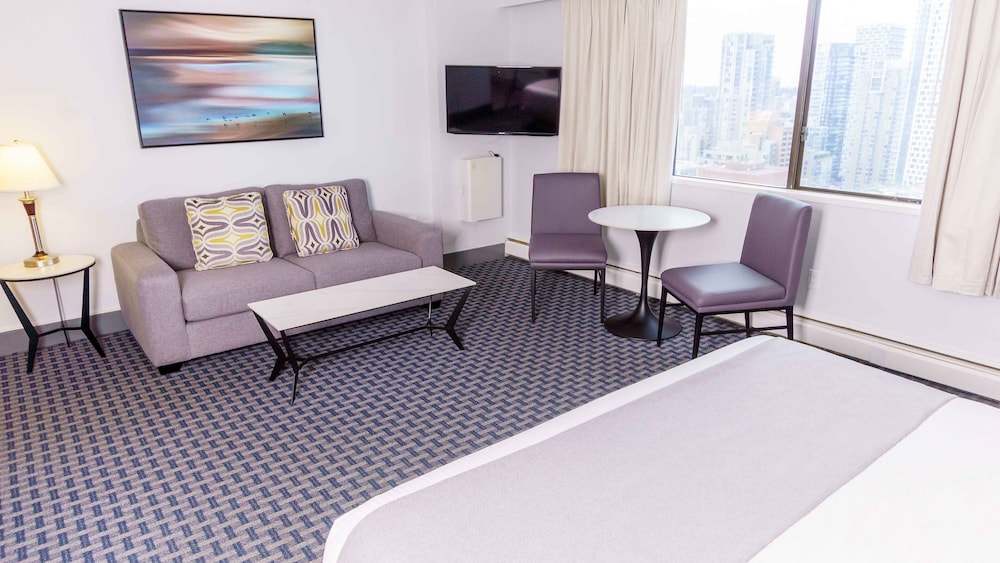 Premium Studio, 1 King Bed, City View - Photo 14
