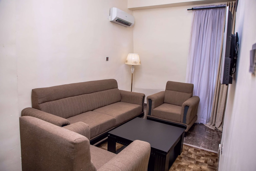 Suite, 1 King Bed, Non Smoking, Balcony (Living Room) - Photo 3