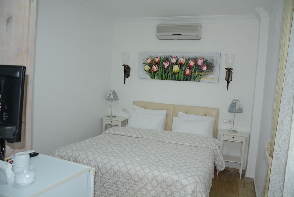 Economy Room, Ground Floor (Car Park View) photo 3