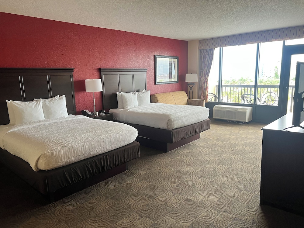 Premier Room, 2 Queen Beds, Kitchenette, Balcony - Marina View - Photo 3