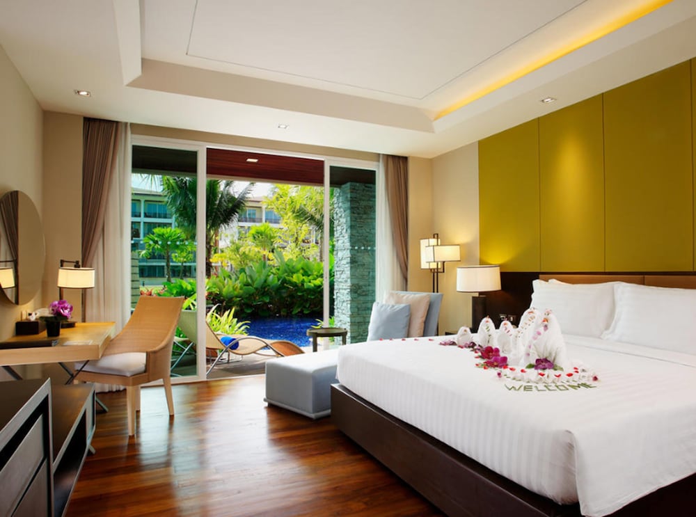 Deluxe Room, Pool Access photo 3