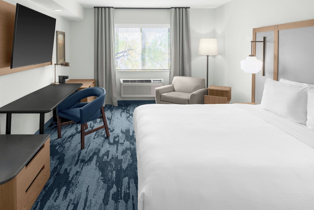 Room, 1 King Bed (Hearing Accessible) - Photo 1