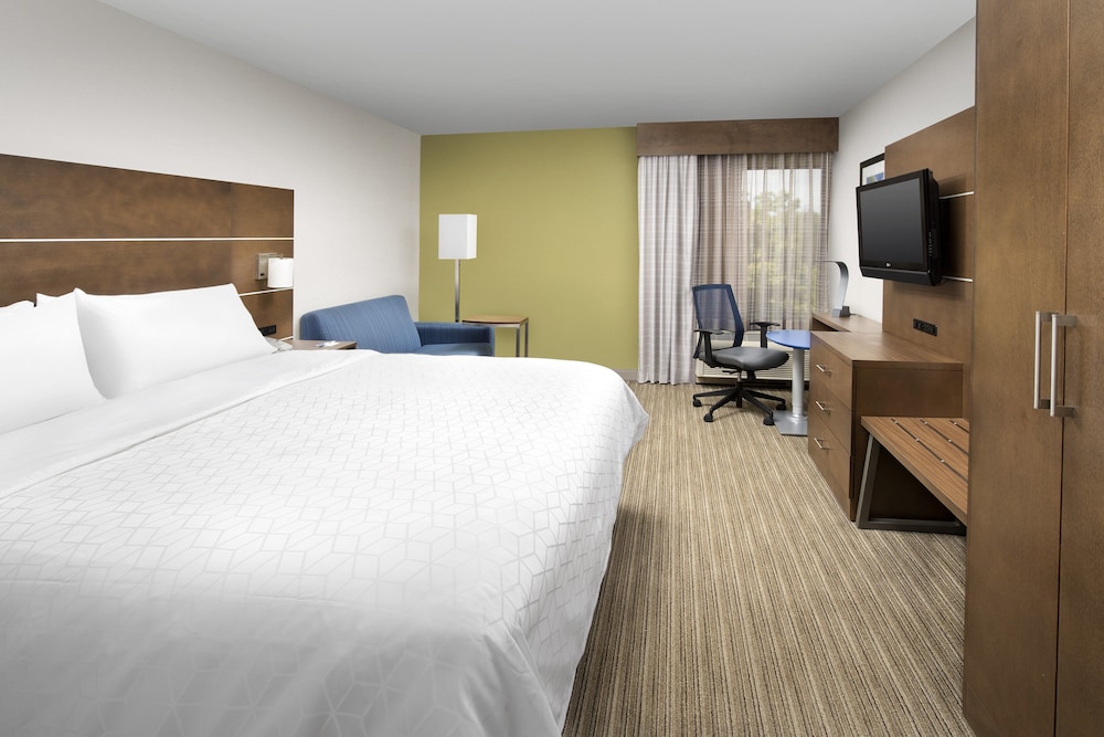 Standard Room, 1 King Bed (Walk-In Shower) - Photo 4
