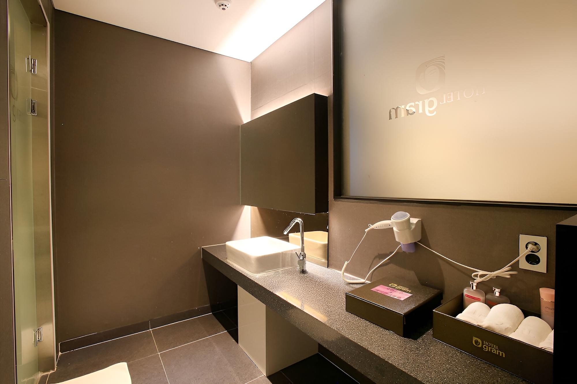 Room (Standard Room) - Photo 15