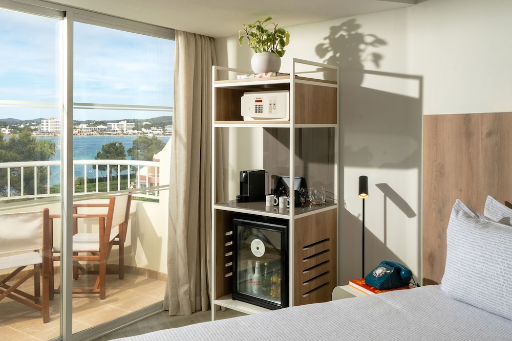 The Studio, Frontal Sea View - Photo 3