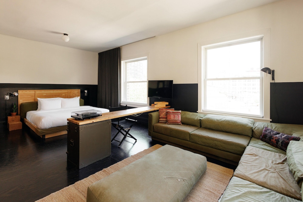 King Suite (Self Check-in) - Photo 5