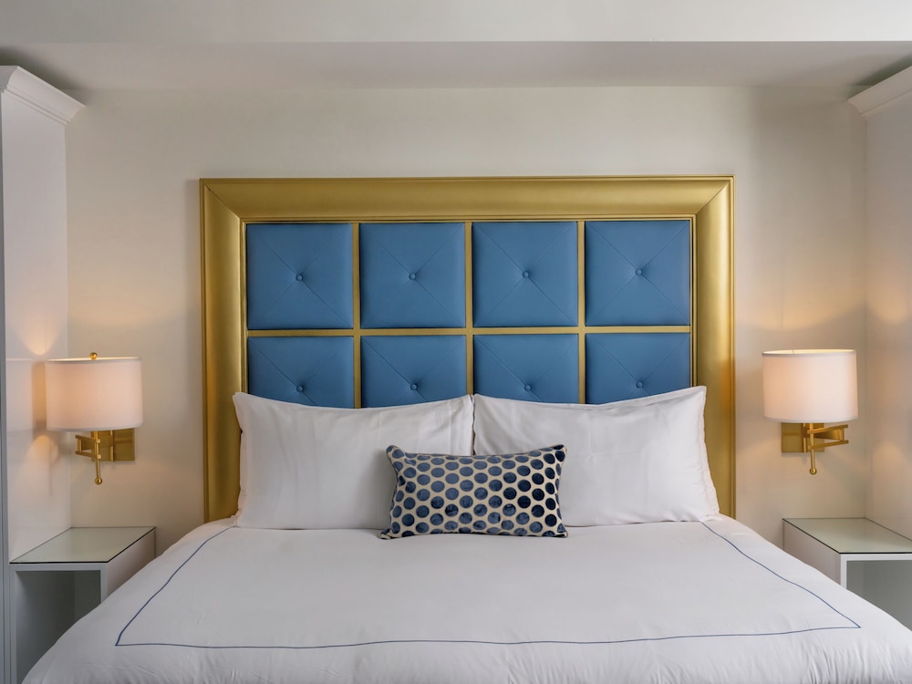 Room, 1 King Bed (Luxe)